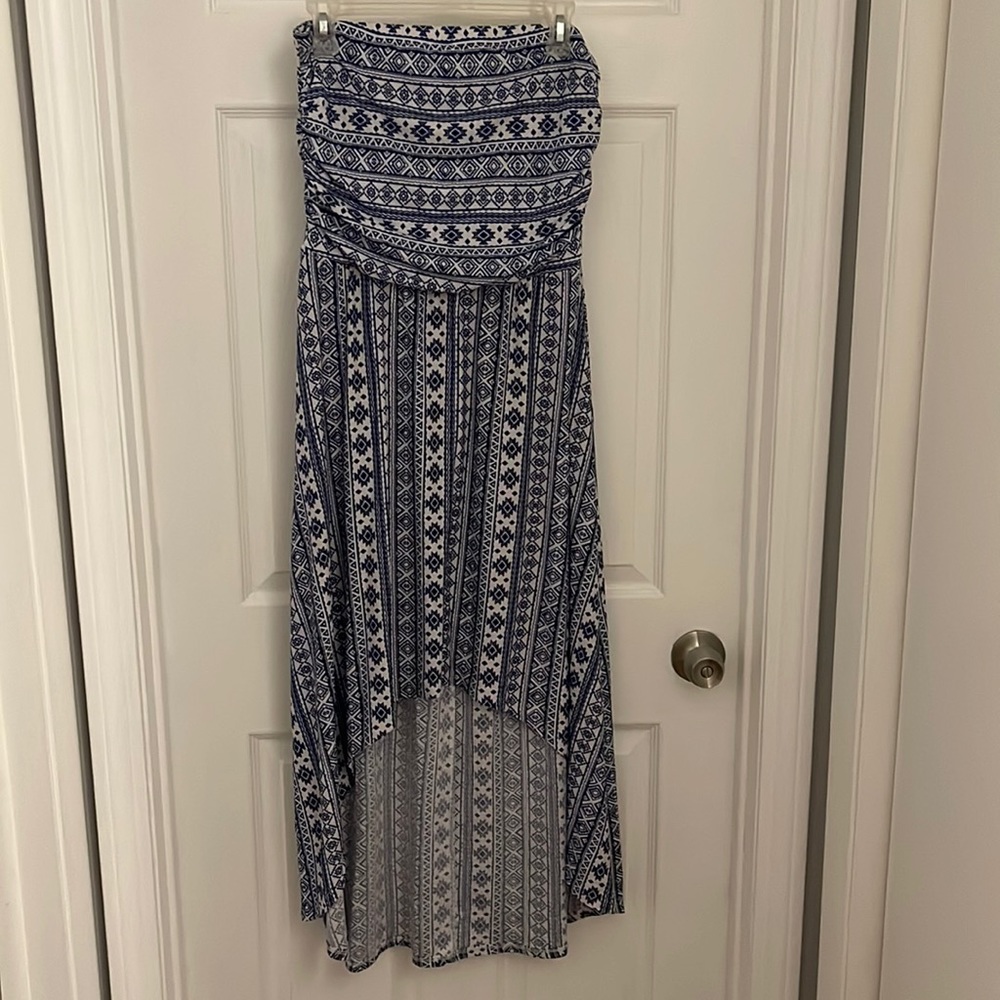 Strapless blue and white patterned dress, size large. Great condition.